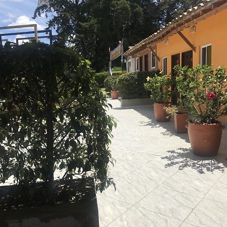 Hostal El Hangar Rionegro Bagian luar foto