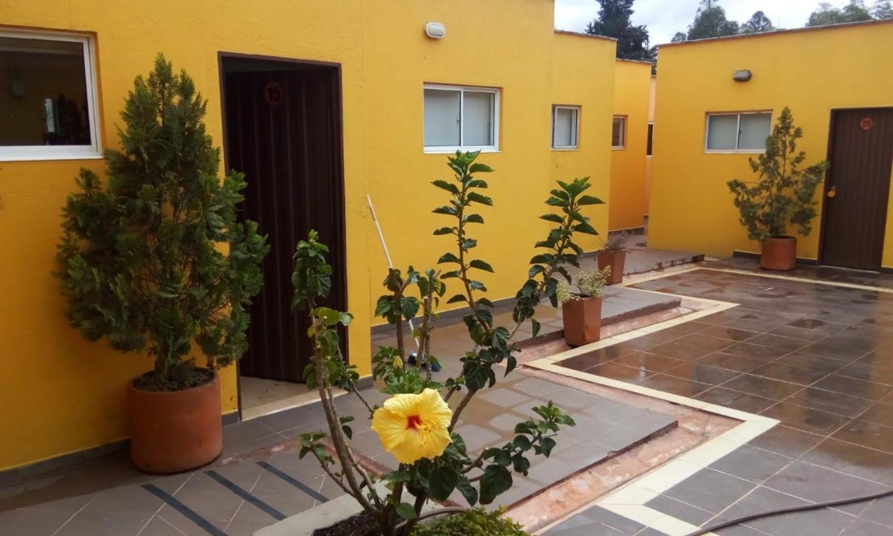 Hostal El Hangar Rionegro Bagian luar foto