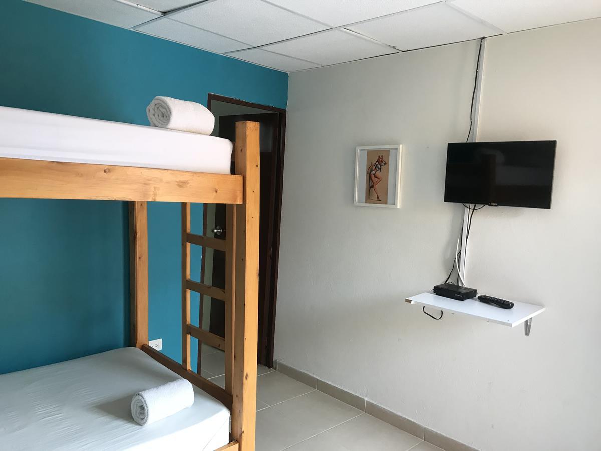 Hostal El Hangar Rionegro Bagian luar foto