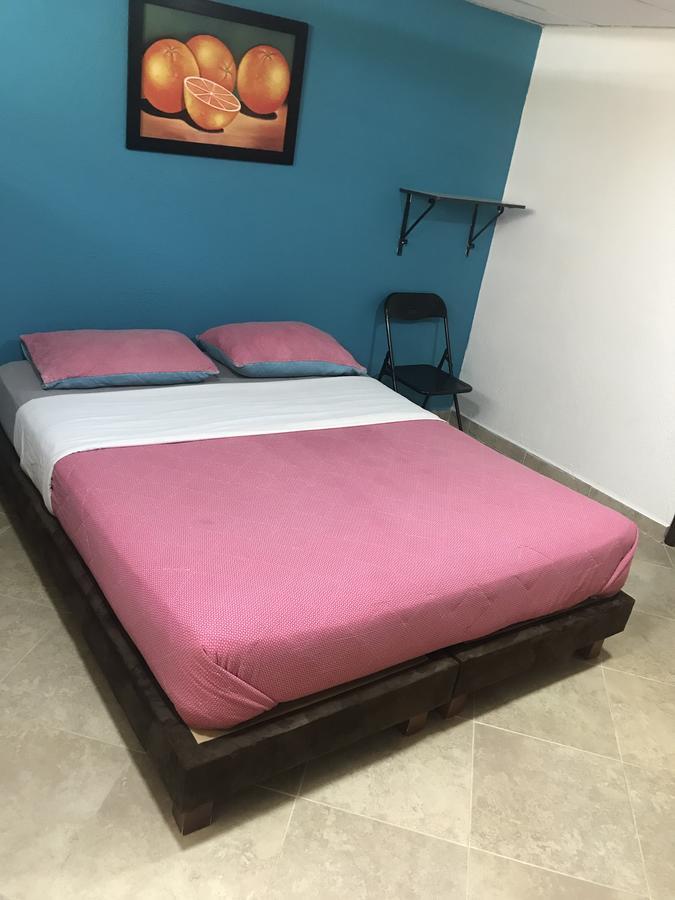 Hostal El Hangar Rionegro Bagian luar foto