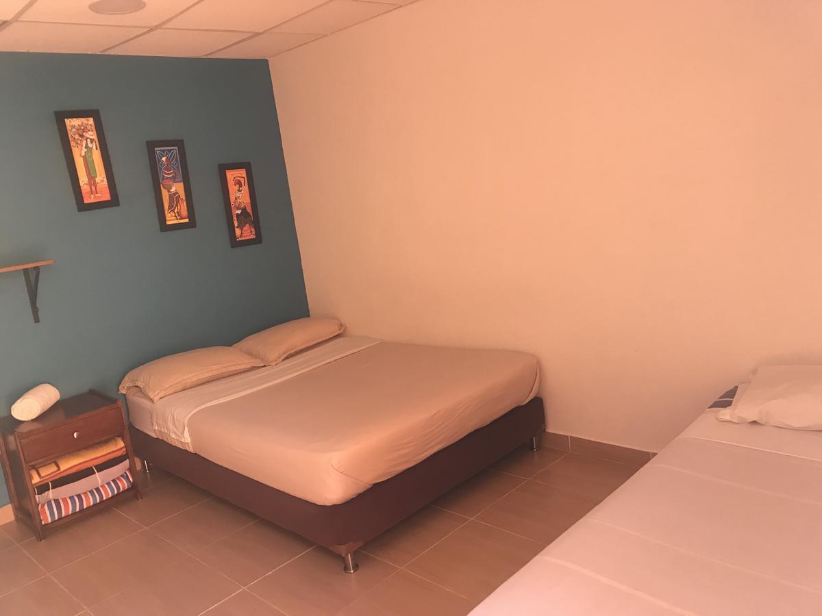 Hostal El Hangar Rionegro Bagian luar foto