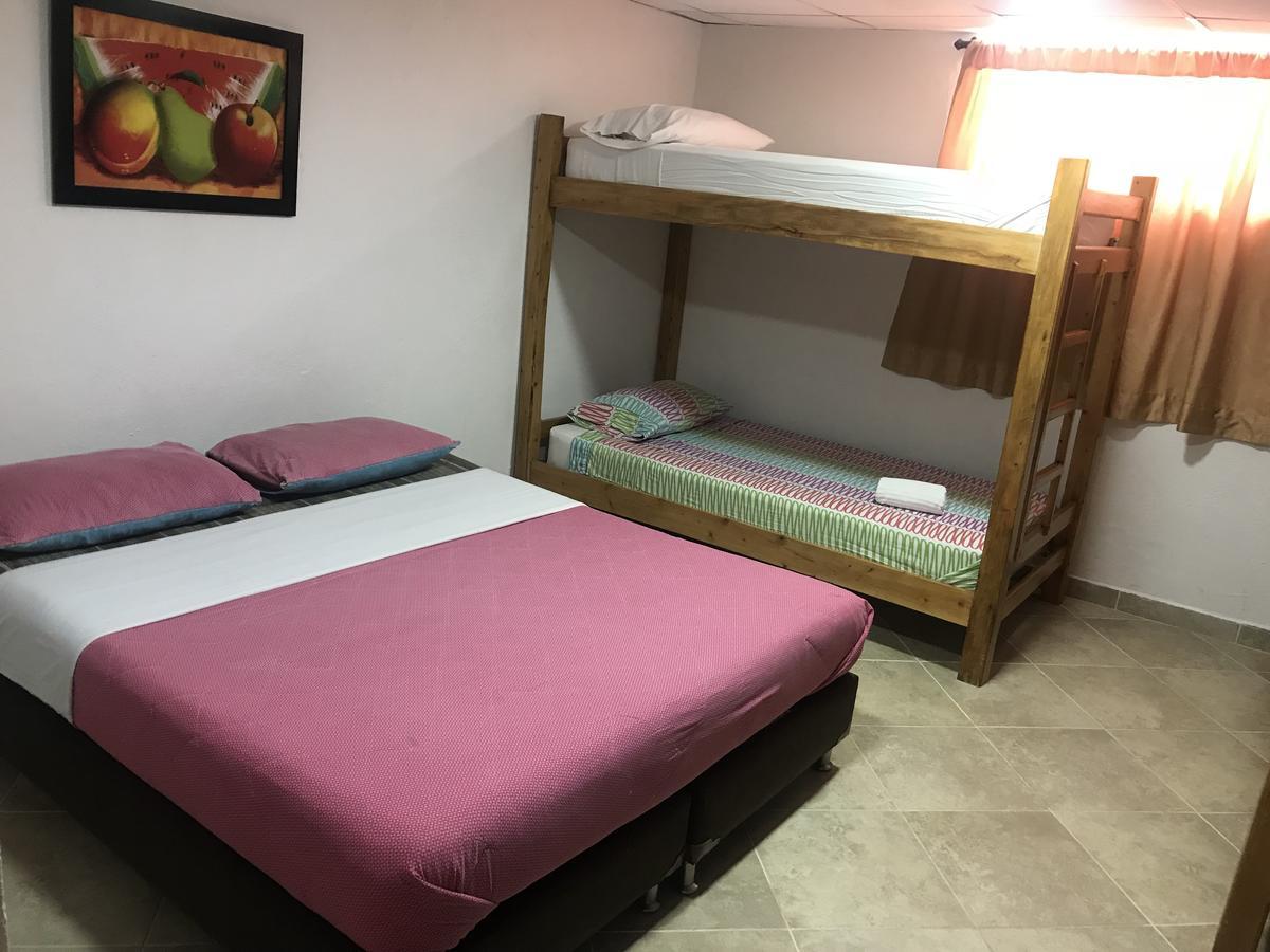 Hostal El Hangar Rionegro Bagian luar foto