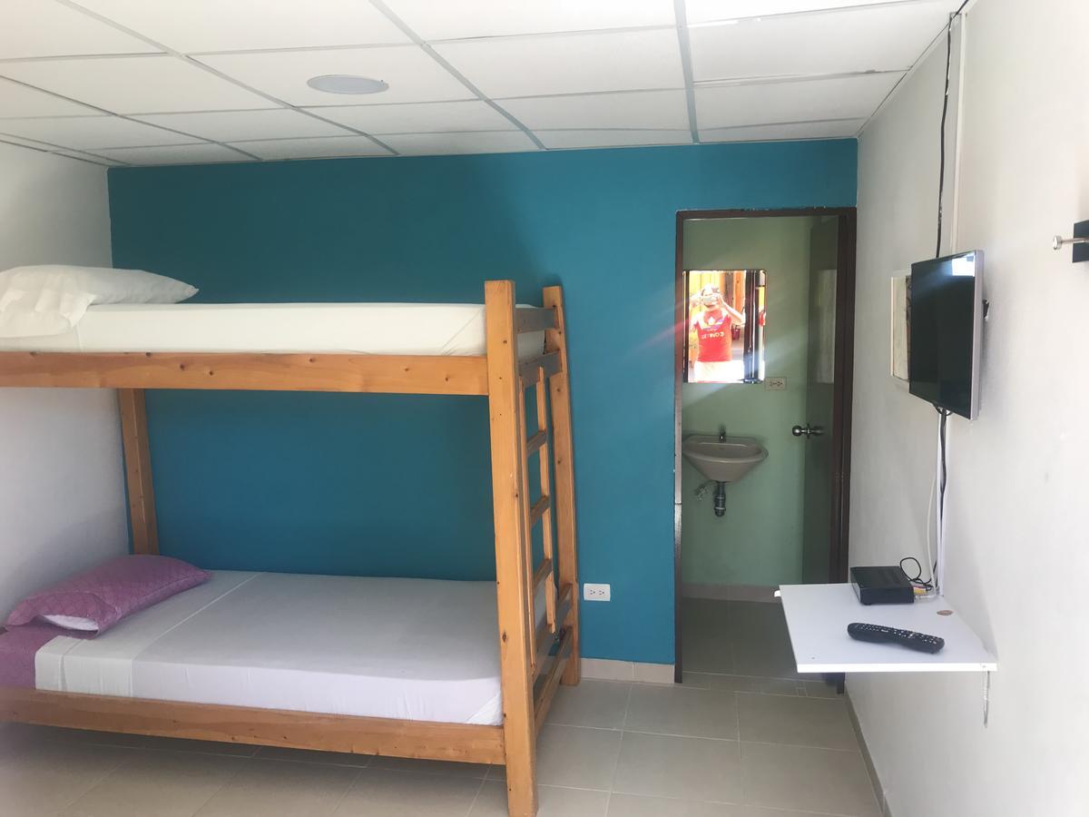 Hostal El Hangar Rionegro Bagian luar foto