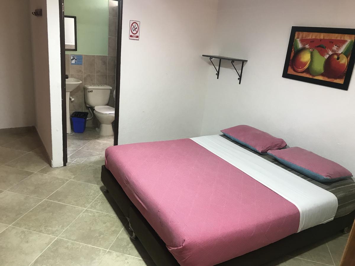 Hostal El Hangar Rionegro Bagian luar foto